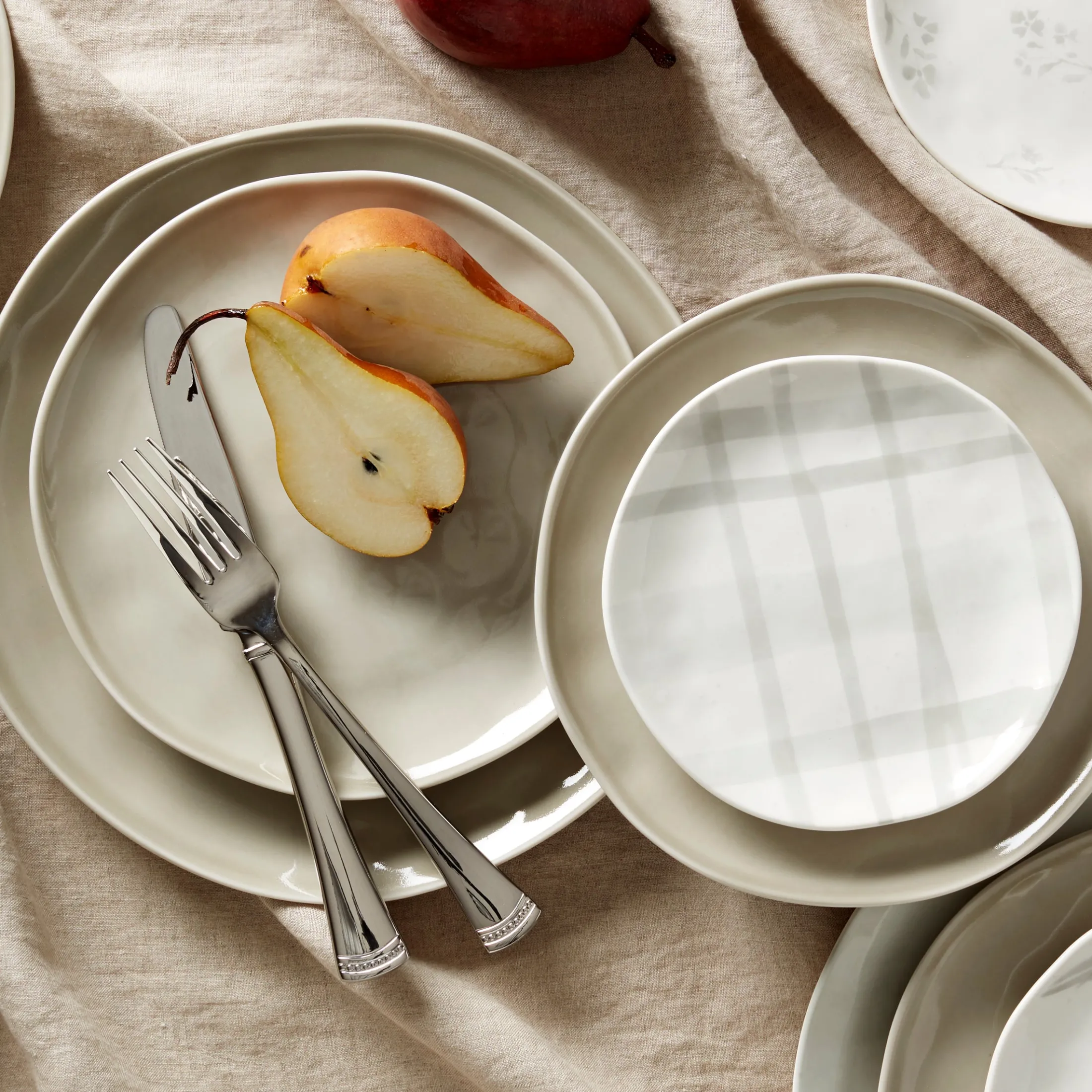 Bay Colors Grey Accent Plates, Set of 4