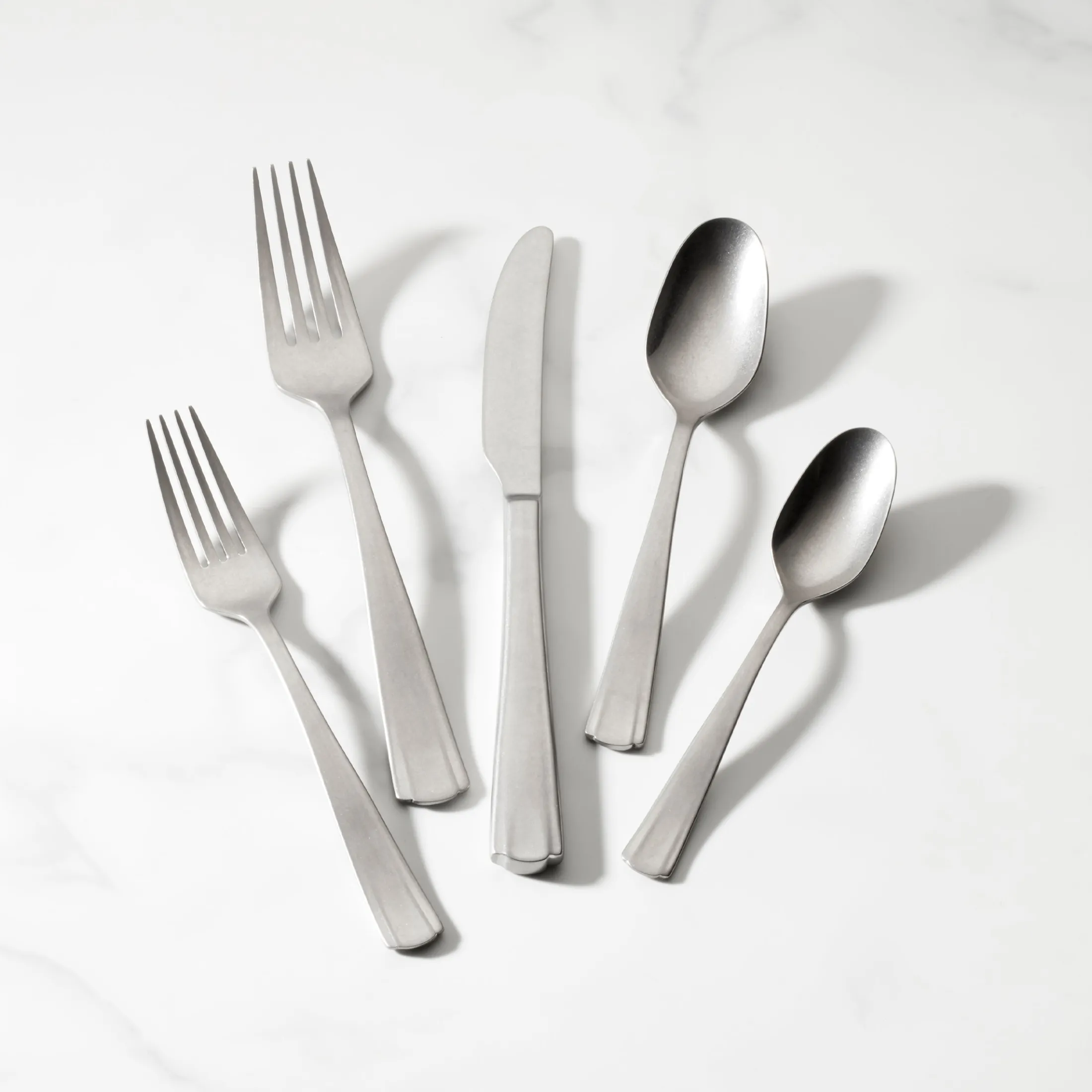 French Perle Scallop Vintage 65-Piece Flatware Set