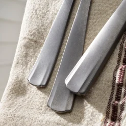 French Perle Scallop Vintage 65-Piece Flatware Set
