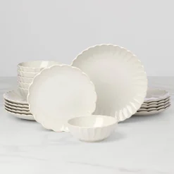 French Perle Scallop White 18-Piece Dinnerware Set