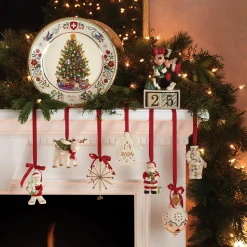Mickey & Minnie Countdown to Christmas Figurine