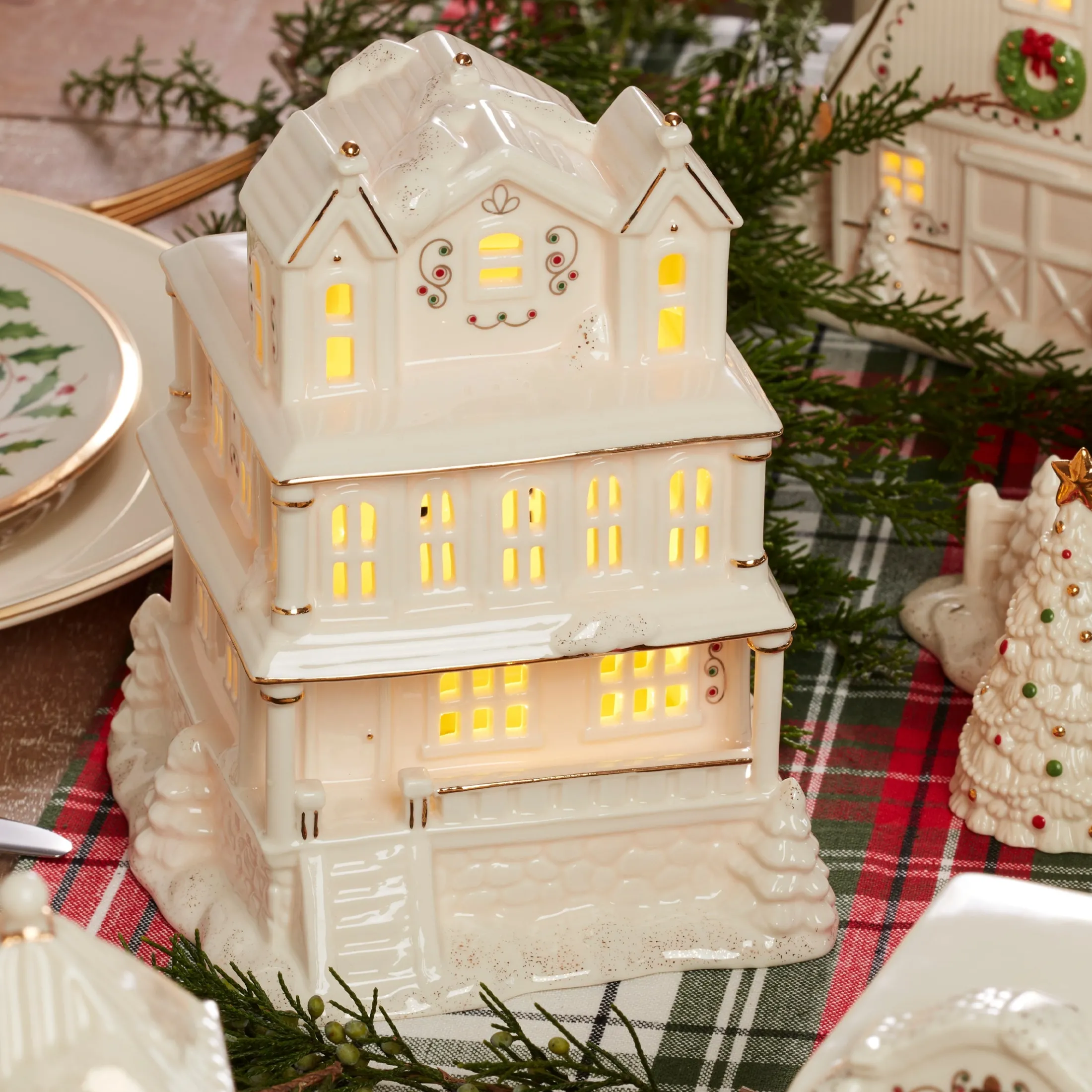 Mistletoe Park Victorian House Lit Figurine