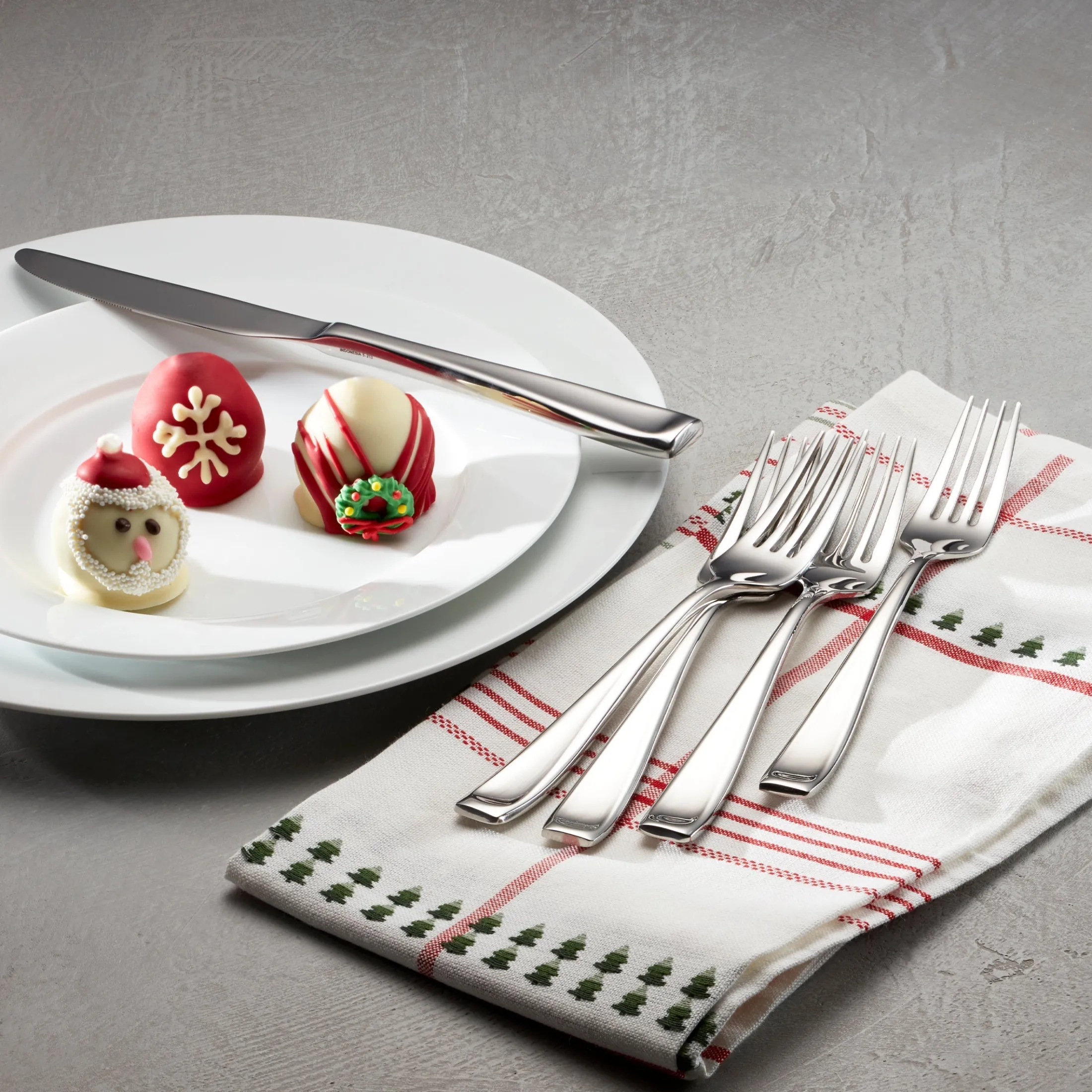 Moda 65-Piece Flatware Set
