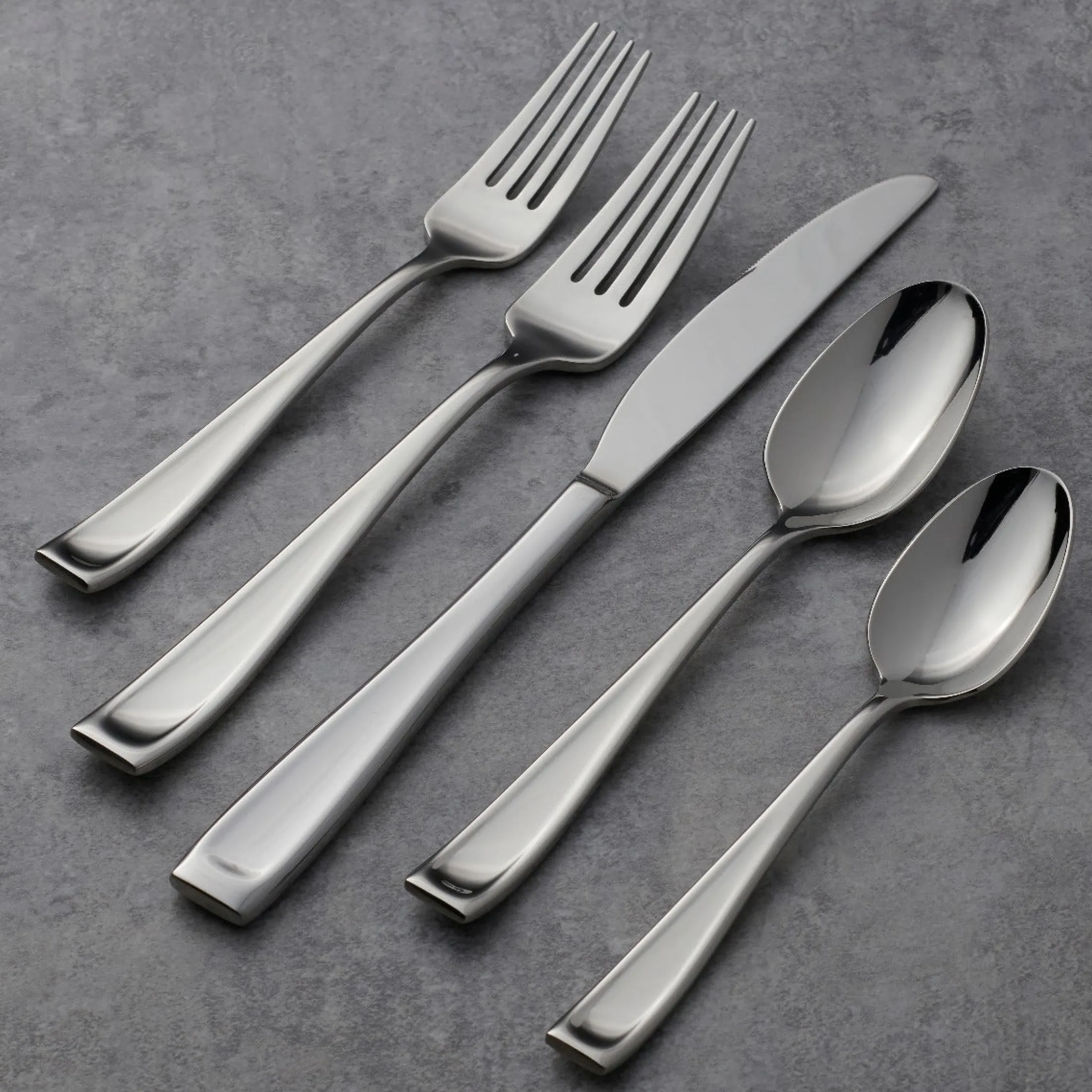 Moda 65-Piece Flatware Set