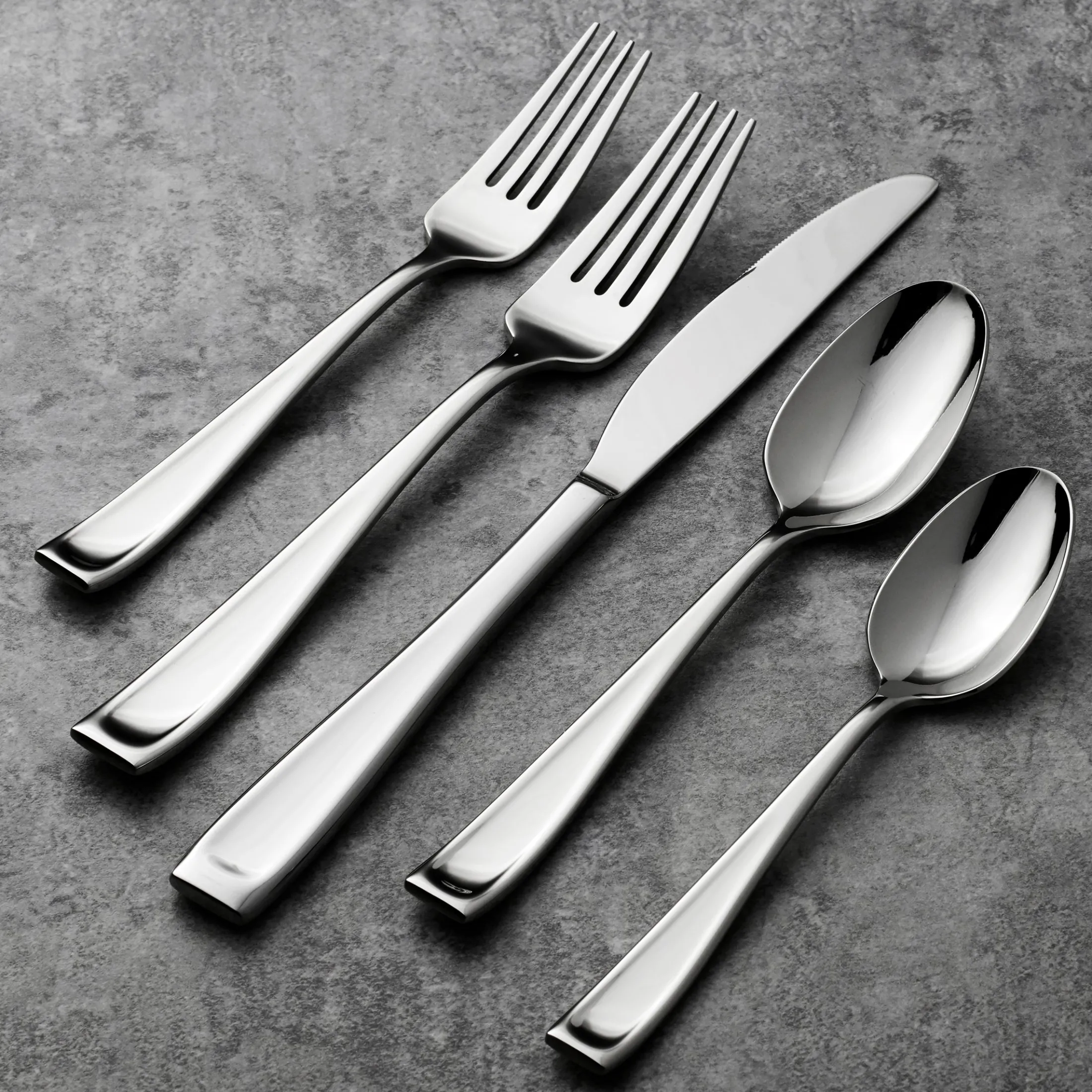 Moda 75-Piece Flatware Set