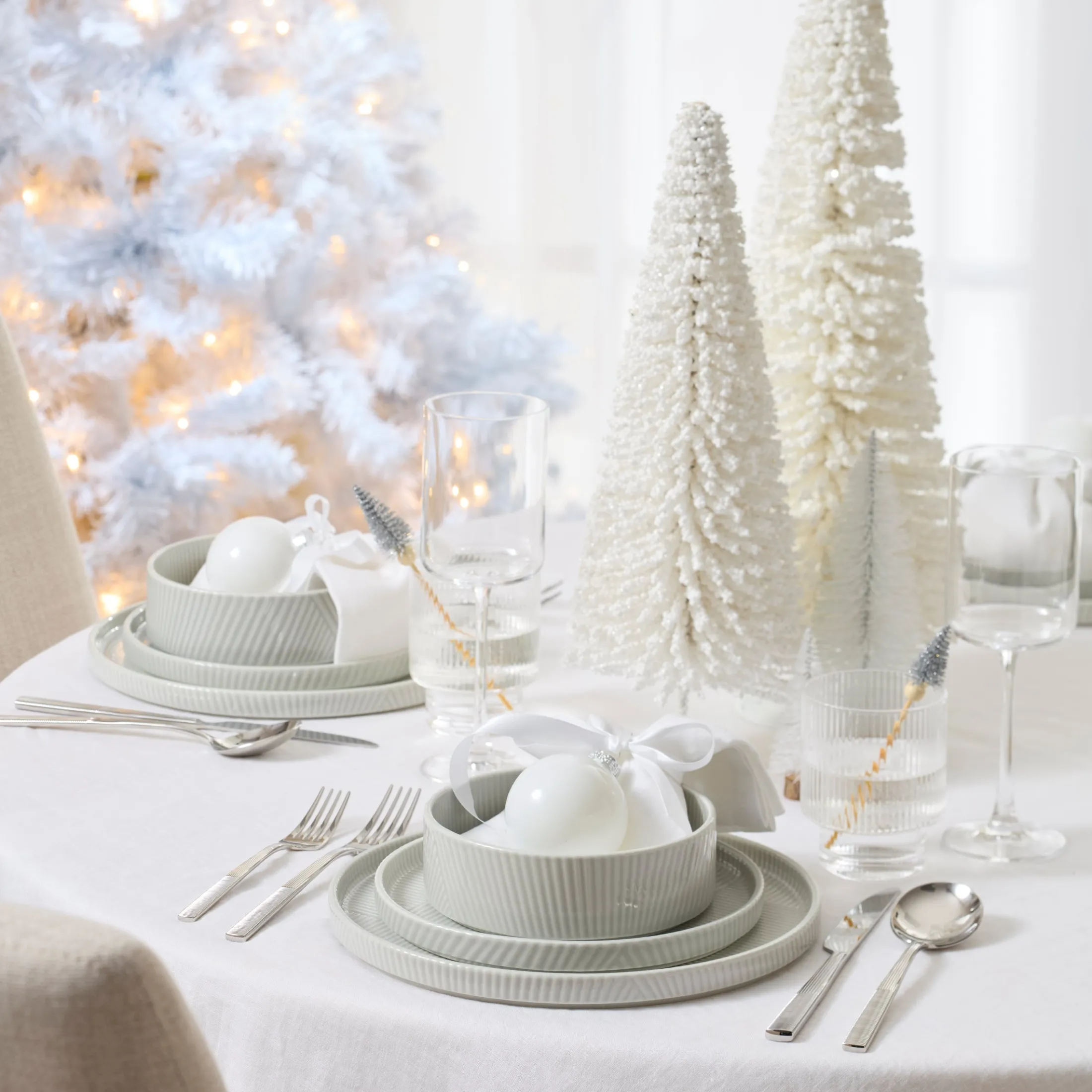Modulus Vapor 16-Piece Dinnerware Set