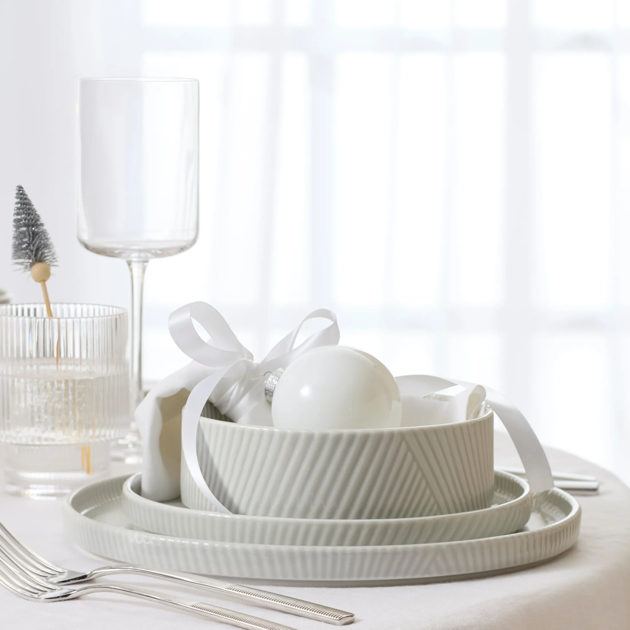Modulus Vapor 18-Piece Dinnerware Set