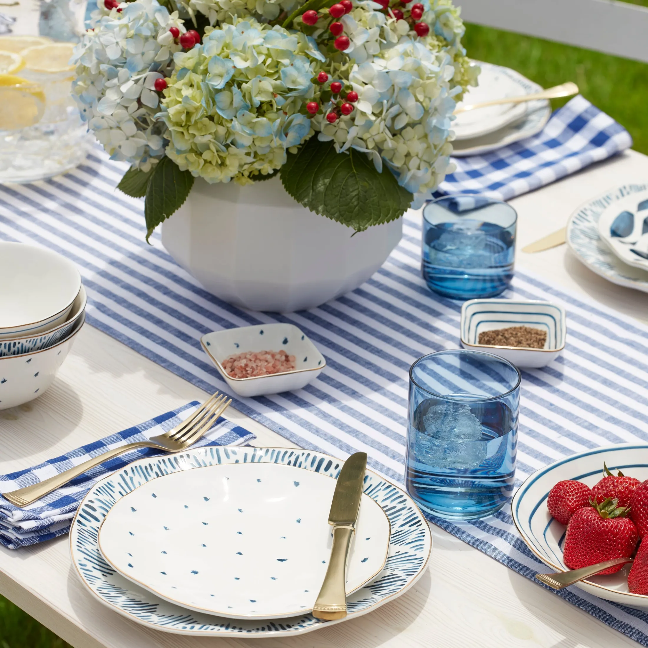 Tuscany Classics Stackable Blue Short Glasses, Set of 4